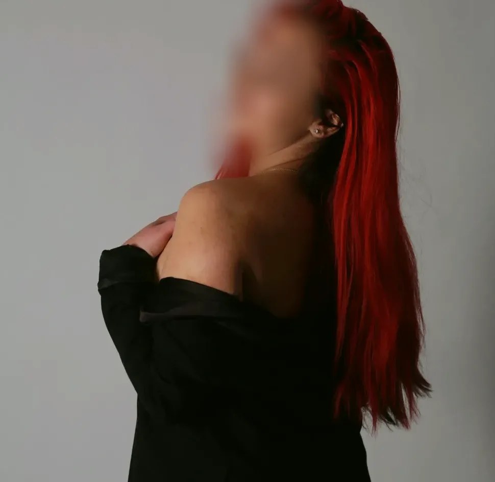 Elin, 25