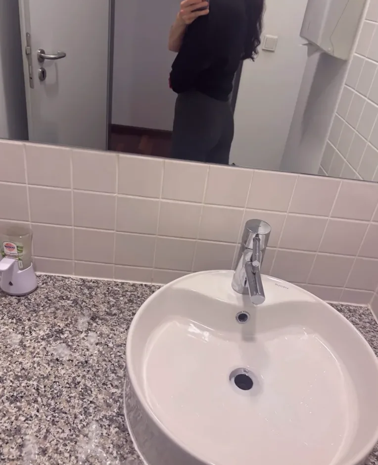 Ivana, 39
