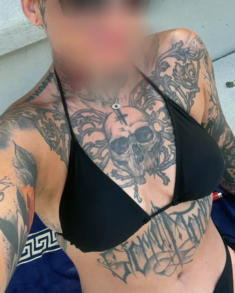 Sofia, 32